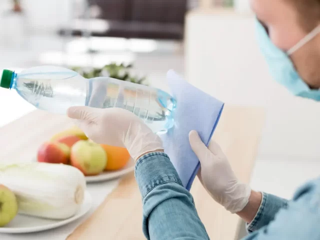 What are the penalties and fines for breaching food hygiene regulations in the UAE